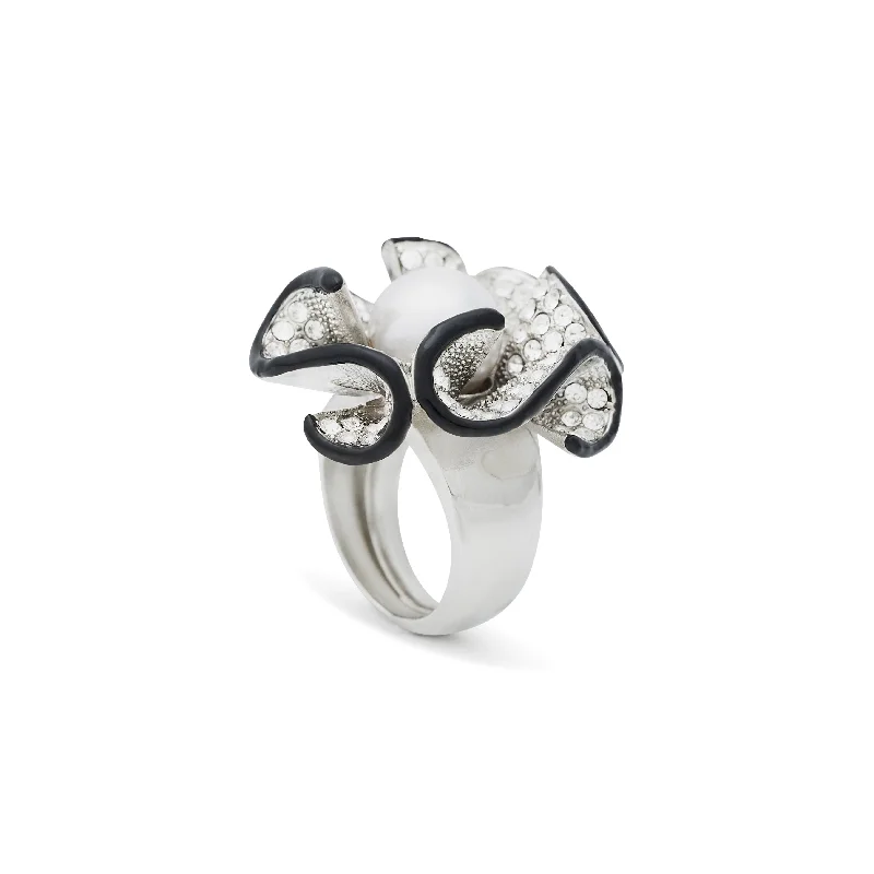 Pearl Center Flower Ring