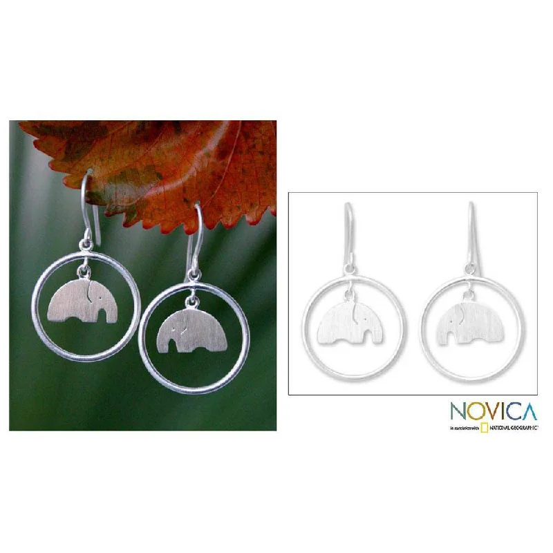 Handmade Sterling Silver 'Elephant Circle' Dangle Earrings (Thailand)