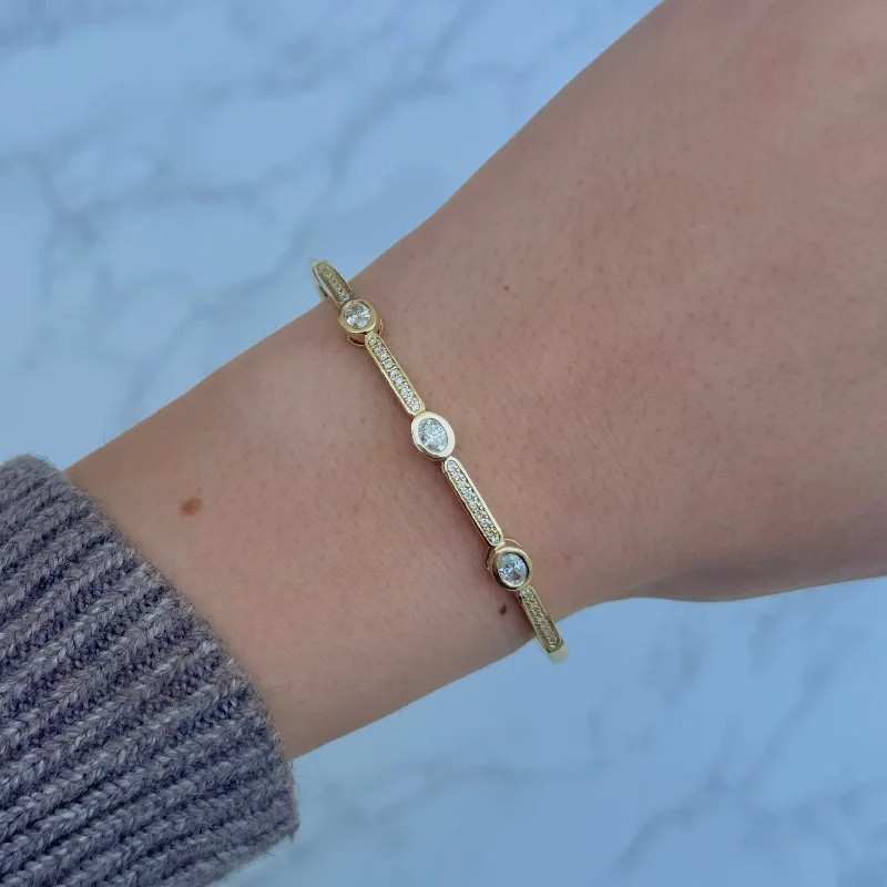 14K GOLD DIAMOND KAYLI BANGLE