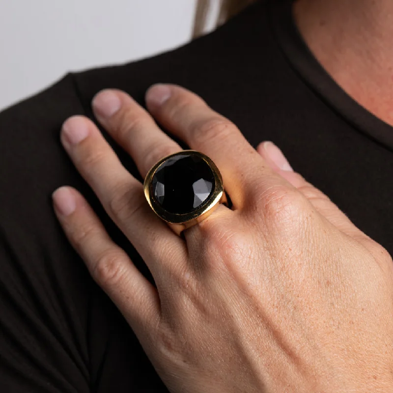 Polished Gold and Jet Center Ring