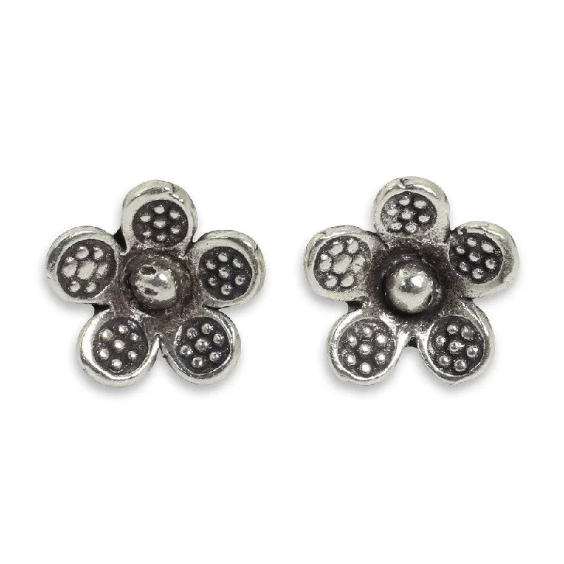 Handmade Sterling Silver Flower Earrings, 'Tribal Daisies' (Thailand)