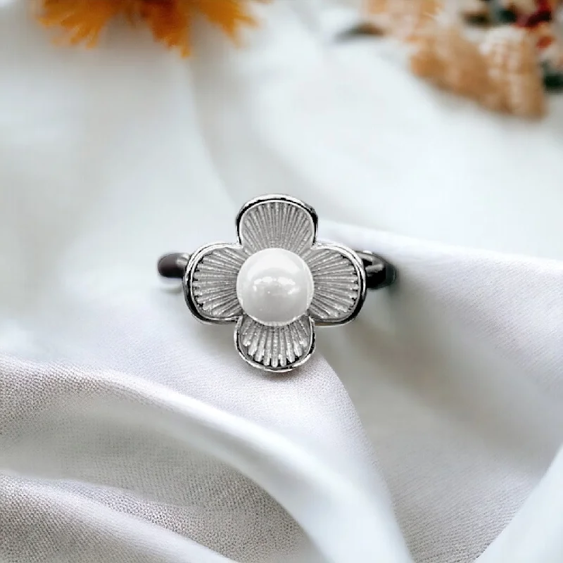 Pearl In Flower Ring